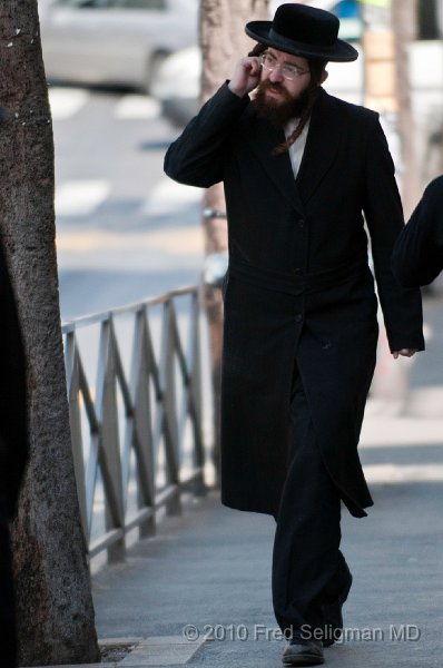 20100409_113731 D300.jpg - Man scratching his ear, Mea Shearim